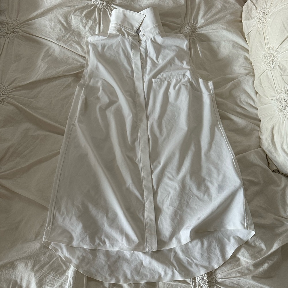 Athleta Sleeveless button up tshirt blouse #businesswoman #work #hot